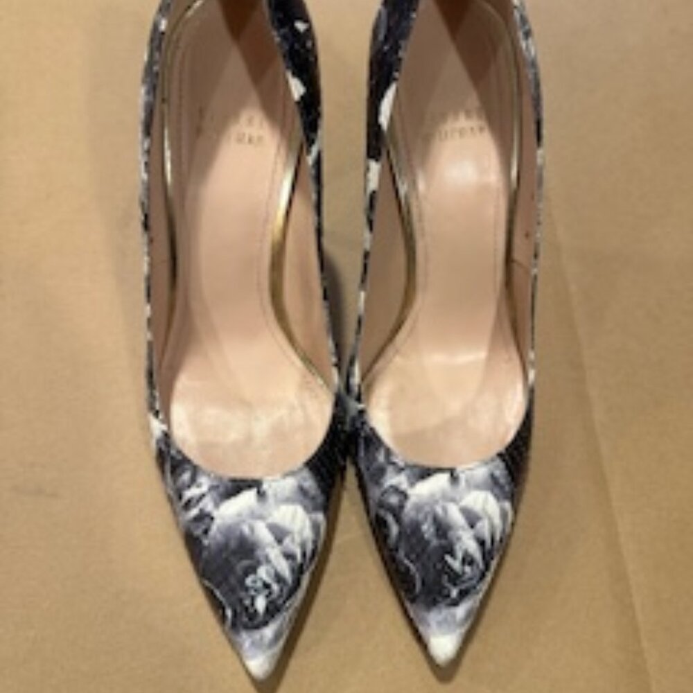 Stuart Weitzman pumps